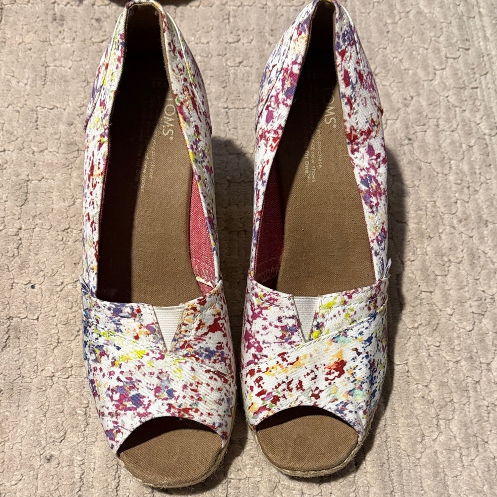 Tom’s Women’s White Multicolor Paint-Splatter Wedges